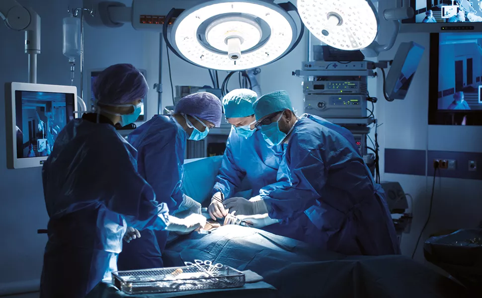 Medici in sala operatoria